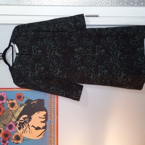 Lark & Ro Black and Green Leopard Print Long Sleeve Midi Dress - Picture 15 of 16